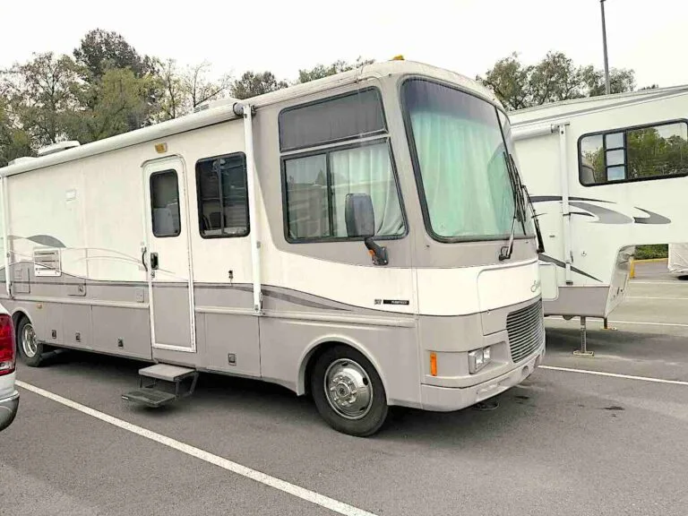 class-A-rv-Fleetwood_southwind_jpeg-small - A1 RV Buyer Class A Fleetwood Southwind motorhome parked outdoors, ideal for selling to A1 RV Buyer.